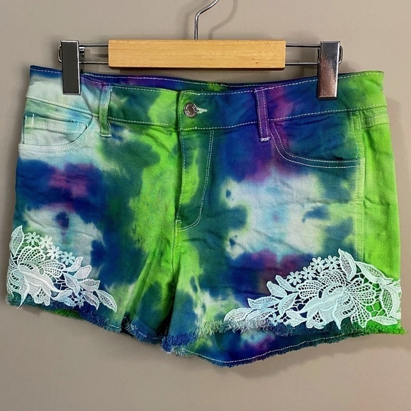 Ardene 82 Denim Women's Tie Dyed Green Jean Shorts Size 11 - Picture 1 of 10
